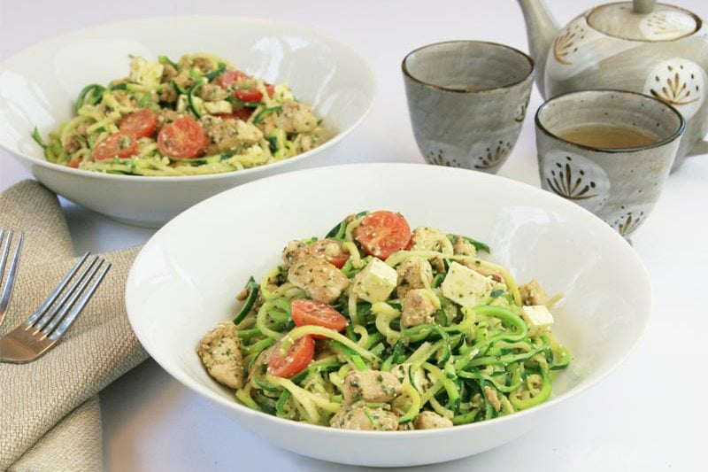 Almuerzo para diabéticos: Ensalada de pollo al pesto con fideos