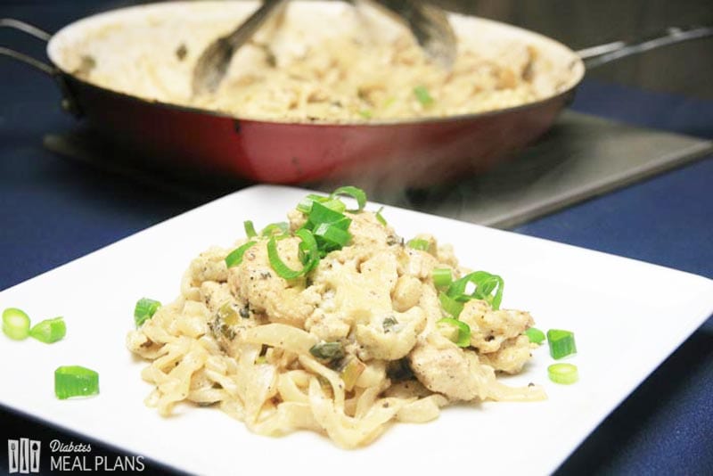 Nouilles de poulet crémeuses à la moutarde